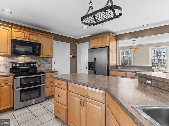 3rd image of 11460 Laplata Rd