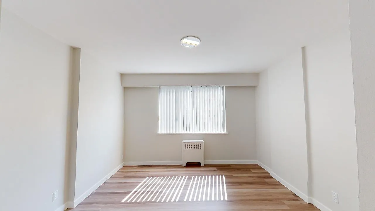 855 Jervis — Photo 1