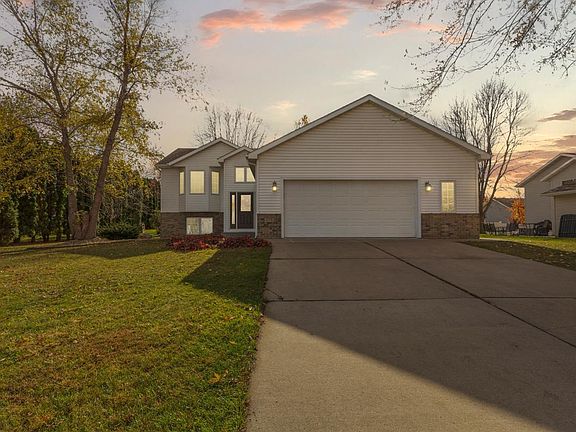 3rd image of 875 Myers Dr NE
