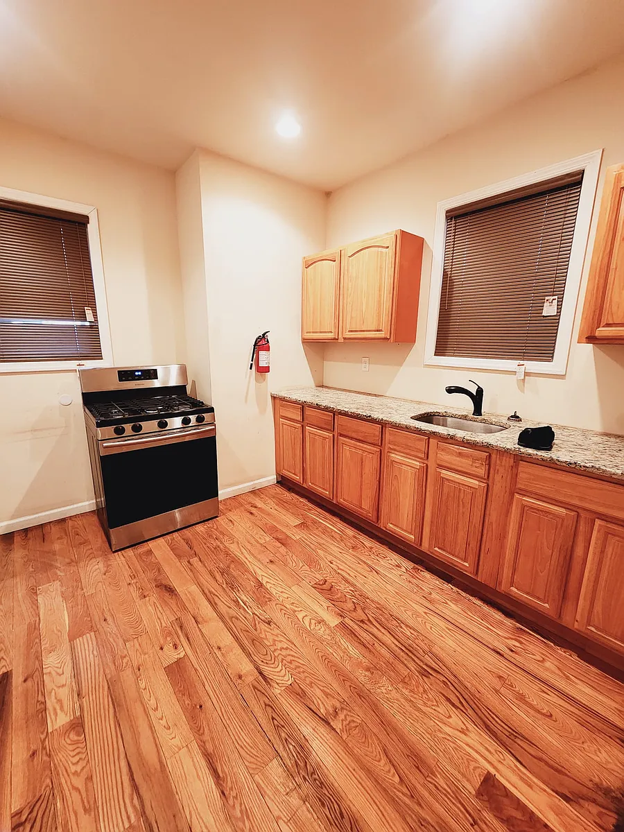 Building Photo - 166 Wilkinson Ave #1C