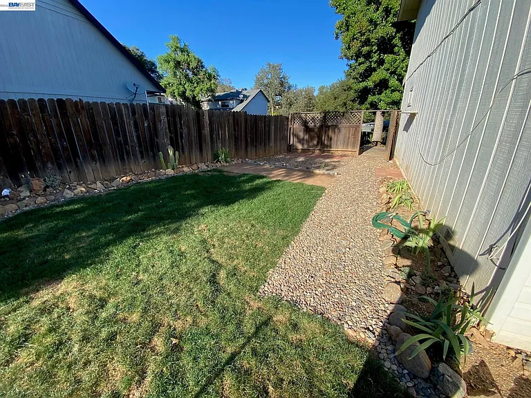 17 Raggio Rd #1 — Photo 18