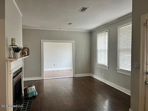 2nd image of 1846 Howard St