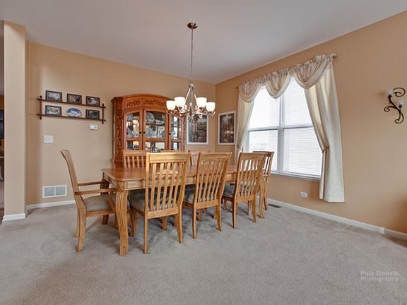 5th image of 450 Bedford Ln