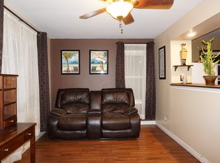913 Irving Ave, Woodstock, IL 60098