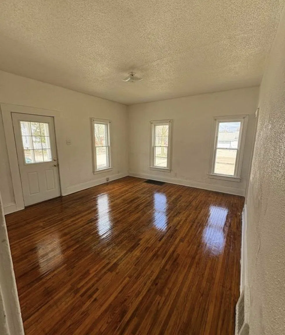 3 bed, 1052 sqft, $1,050 — Photo 4