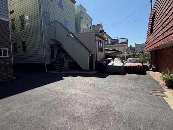 5th image of 76 Ann St