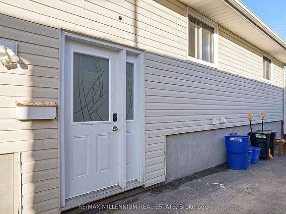 2nd image of 8 Plumtree Pl