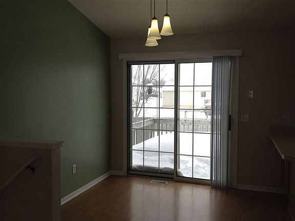 3rd image of 531 Sunmeadow Dr SE
