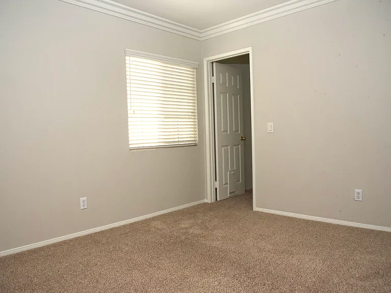 45349 Escalon St — Photo 17
