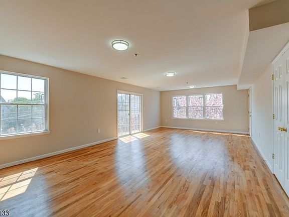 4th image of 15-21 Oraton St APT 2