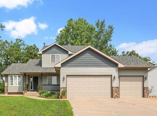 7158 46th St N, Oakdale, MN 55128