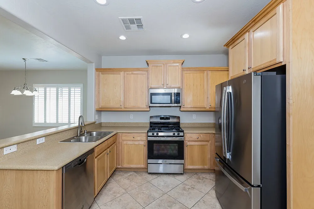 3 bed, 2.0 bath, 1234 sqft, $1,765 — Photo 4