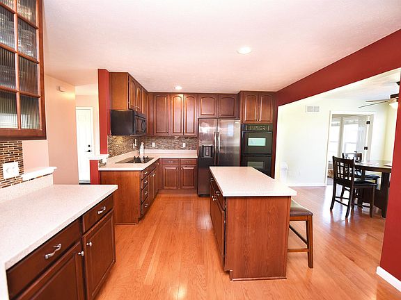 3rd image of 23050 Allerton Dr