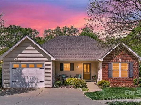 160 Oak Village Pkwy, Mooresville, NC 28117
