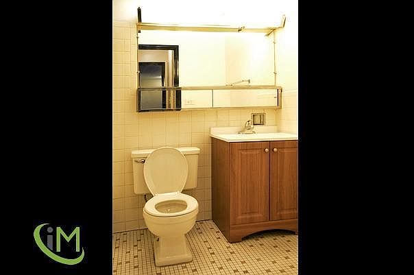 2nd image of 6030 N Kenmore Ave APT 0204