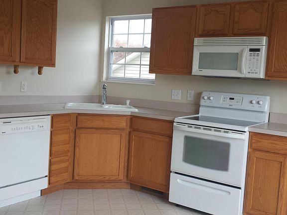 3rd image of 4312 Aylesbury Dr #1