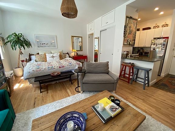 3rd image of 160 W 16th St APT 4C