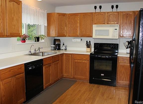 3rd image of 8975 Lake Pine Dr