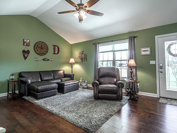 5th image of 39 Truman Ct