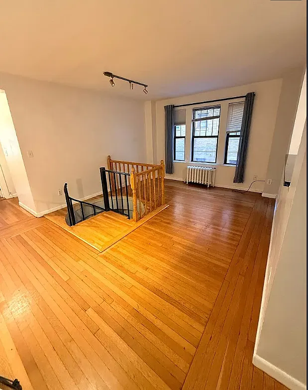 4 bed, 9999 sqft, $7,200 — Photo 3