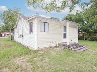 1902 17th St, Hondo, TX 78861