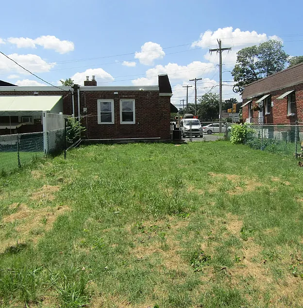 309 S Oak Ave — Photo 2
