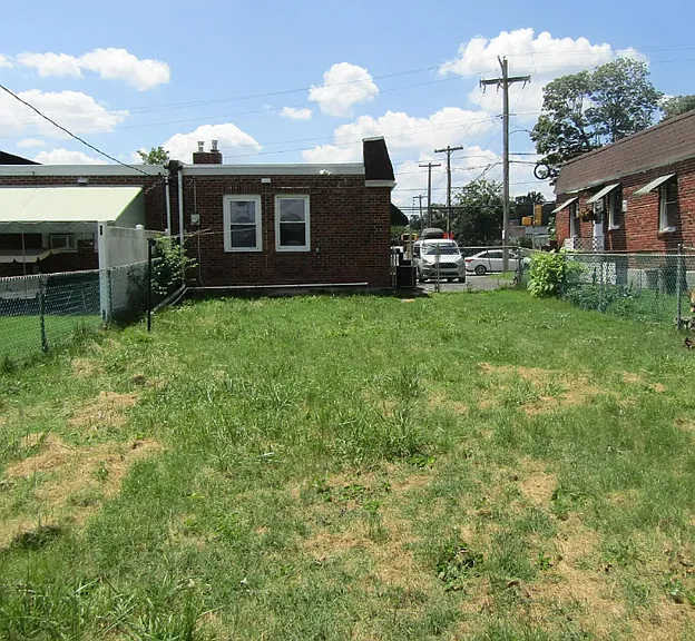 309 S Oak Ave — Photo 2