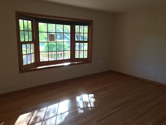 3rd image of 126 Balsam Ct