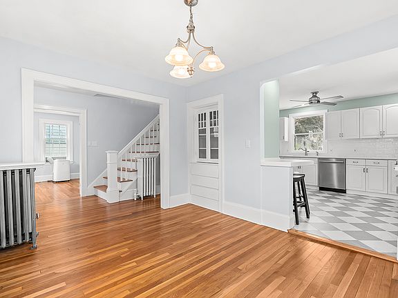 3rd image of 48 Whitney Rd