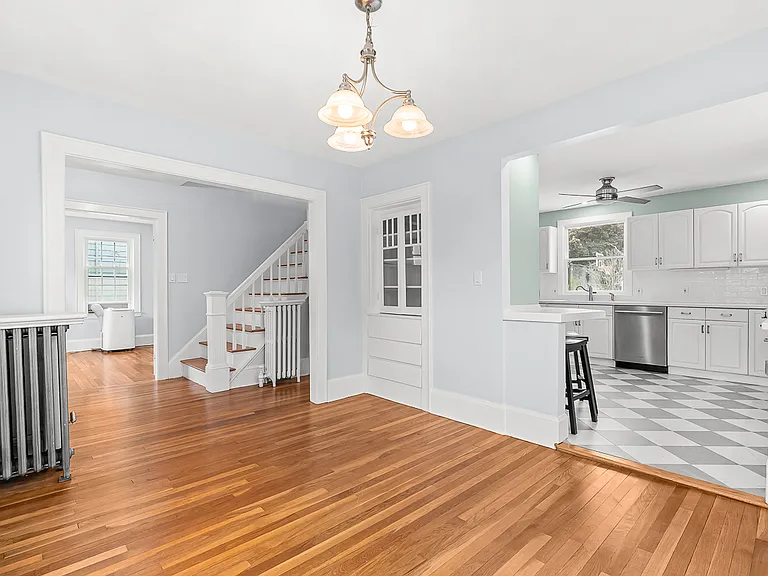 48 Whitney Rd — Photo 3