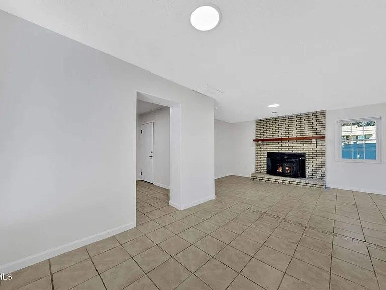 528 Parrish Ln — Photo 24