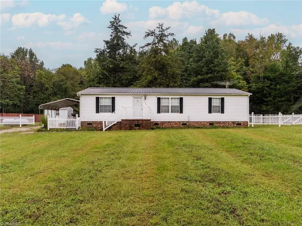 2533 Holly Brook Dr, Burlington, NC 27217