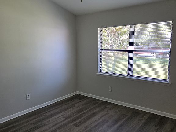 4th image of 1681 Dogwood Cir #1