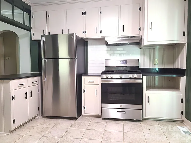 1425 Academy St — Photo 4