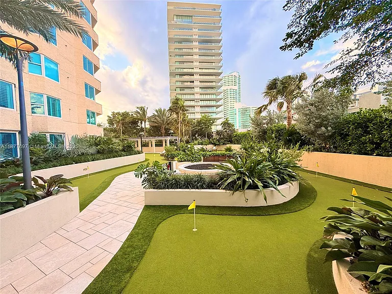 300 S Pointe Dr #2806 — Photo 45