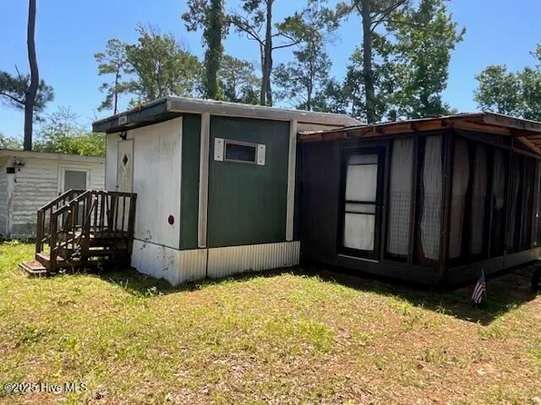 254 NE 66th Street, Oak Island, NC 28465