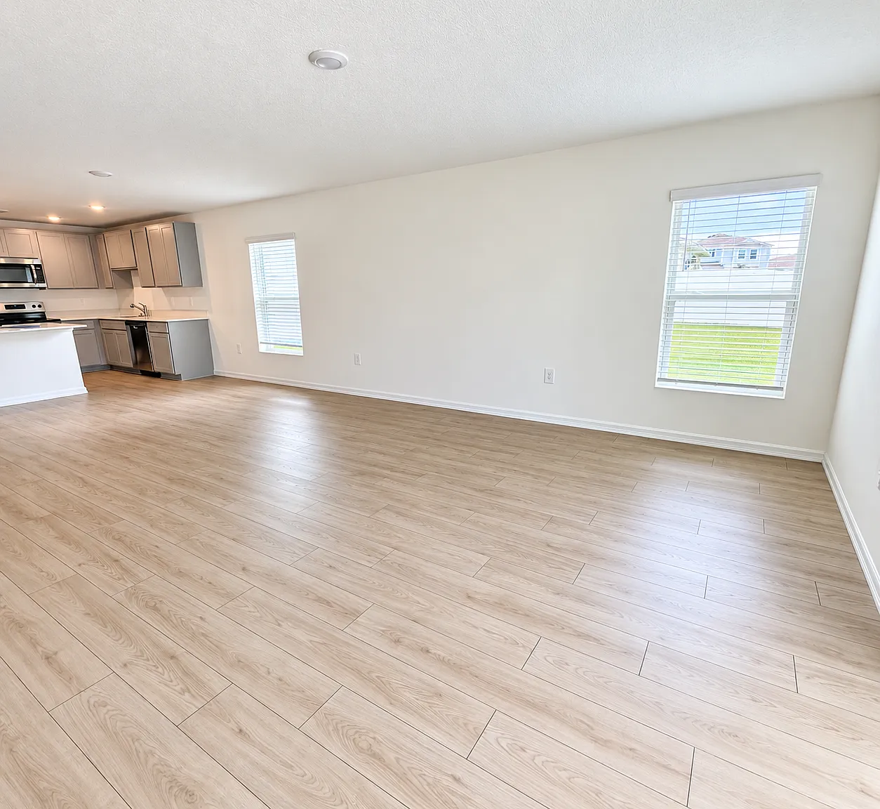 5 bed, 1739 sqft, $2,100 — Photo 4