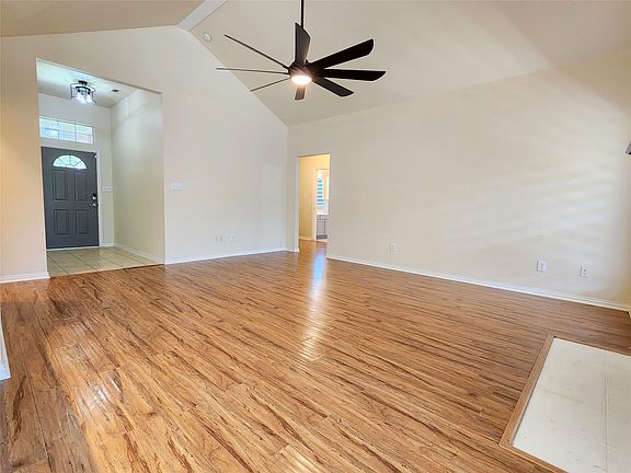4th image of 335 Peachtree Ln