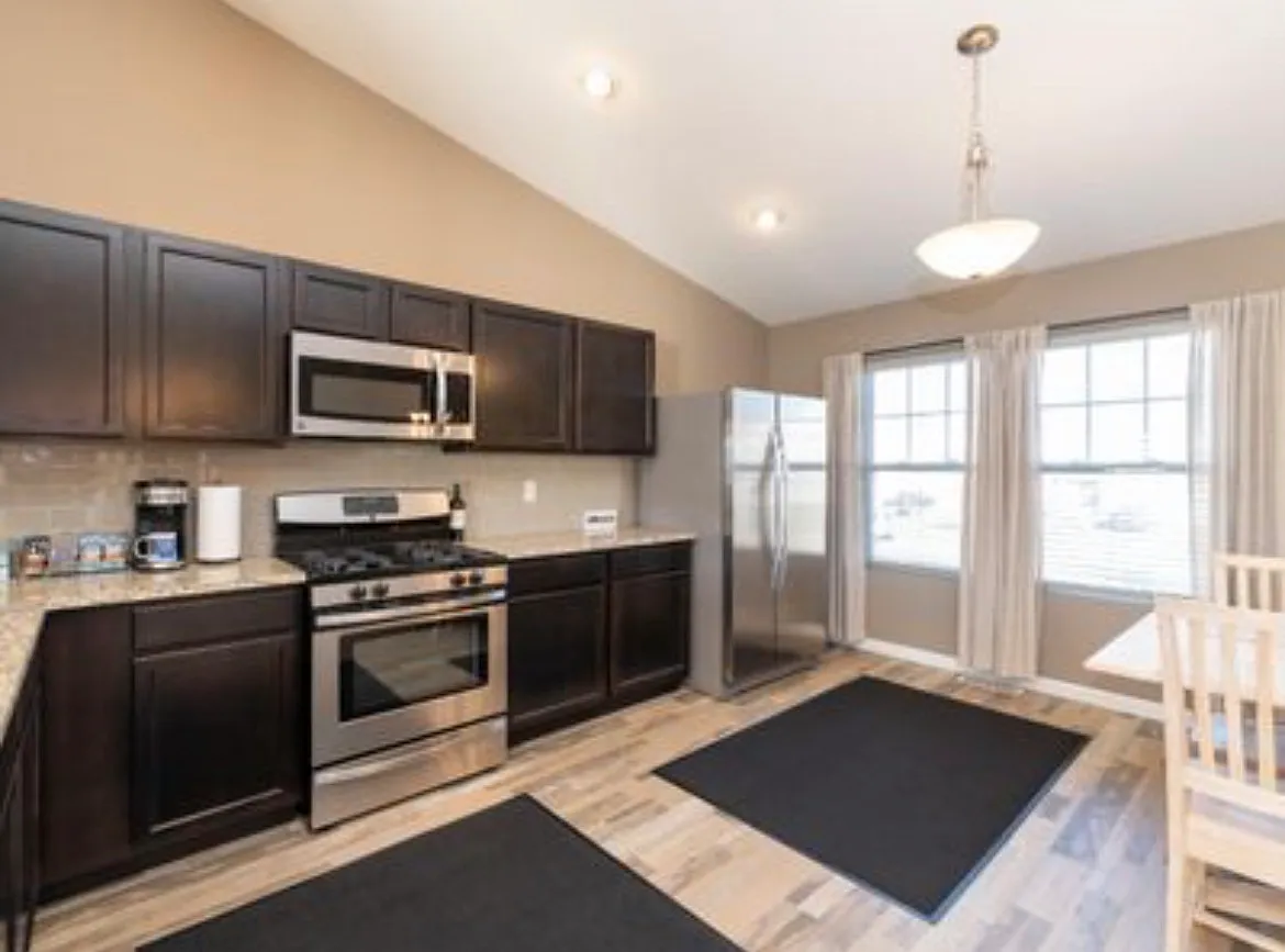 3 bed, 2040 sqft, $2,175 — Photo 4