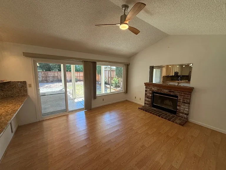 467 Lupine Cir — Photo 32