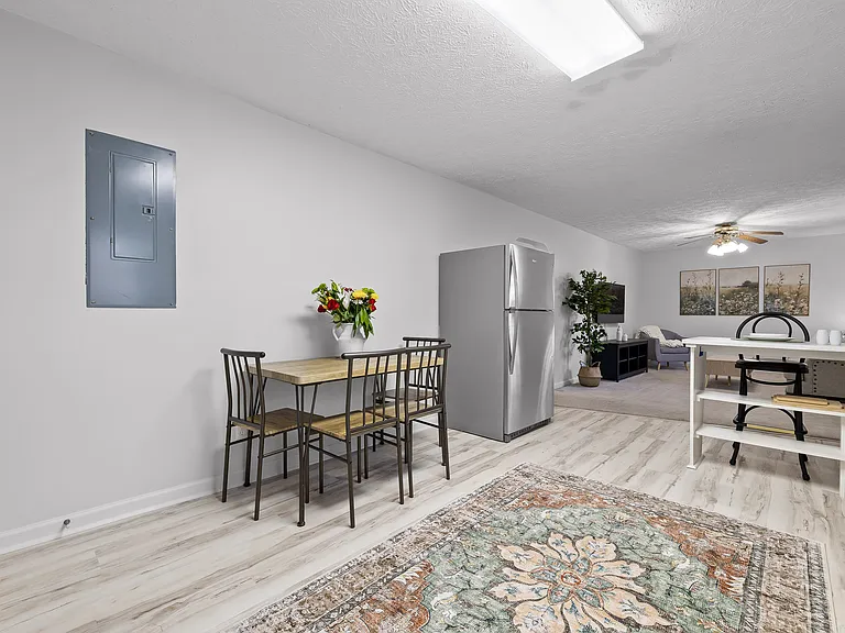 800 Poindexter Ave — Photo 4
