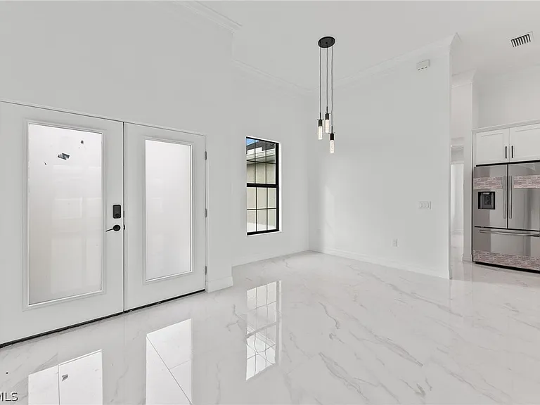1413 NE 15th Terrace Cpe — Photo 2