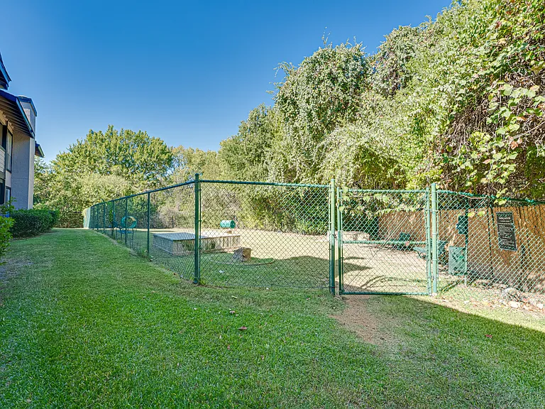 Southern Oaks — Photo 42