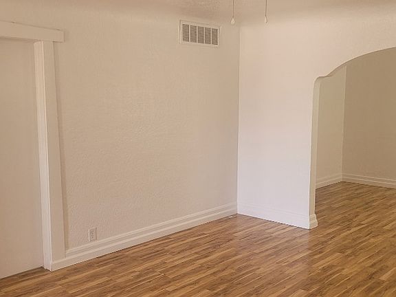3rd image of 5942 W Myrtle Ave