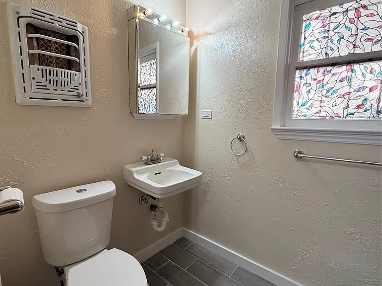 1322 Avenue N #B — Photo 8