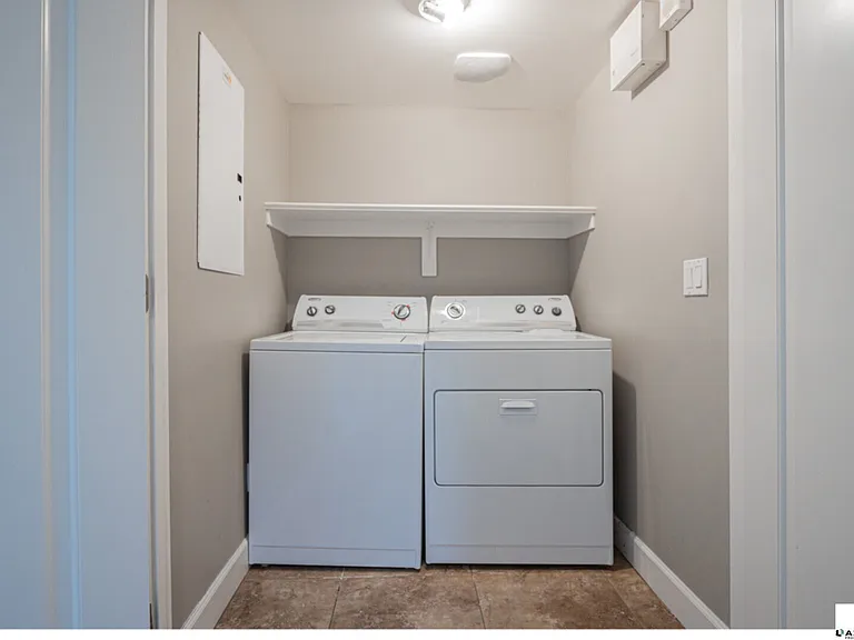 563 W 6th St — Photo 21