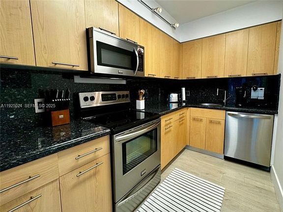 3rd image of 800 Claughton Island Dr APT 1502