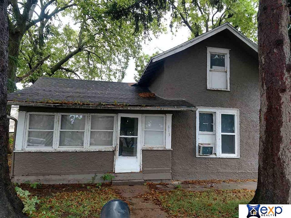 1st image of 613 1st Ave