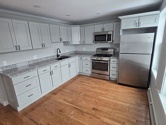 3rd image of 167 Rockland St #3