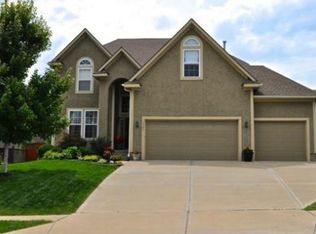 19597 W 105th Ter, Olathe, KS 66061